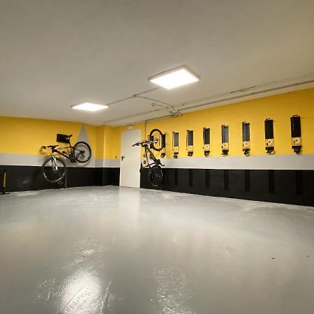 호텔 그란 빌바오 외부 사진 Bike garage